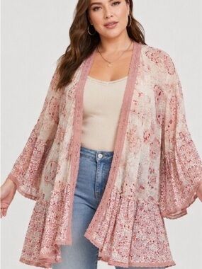 TORRID Pink and Cream Boho Floral/Paisley Sheer Kimono Tunic